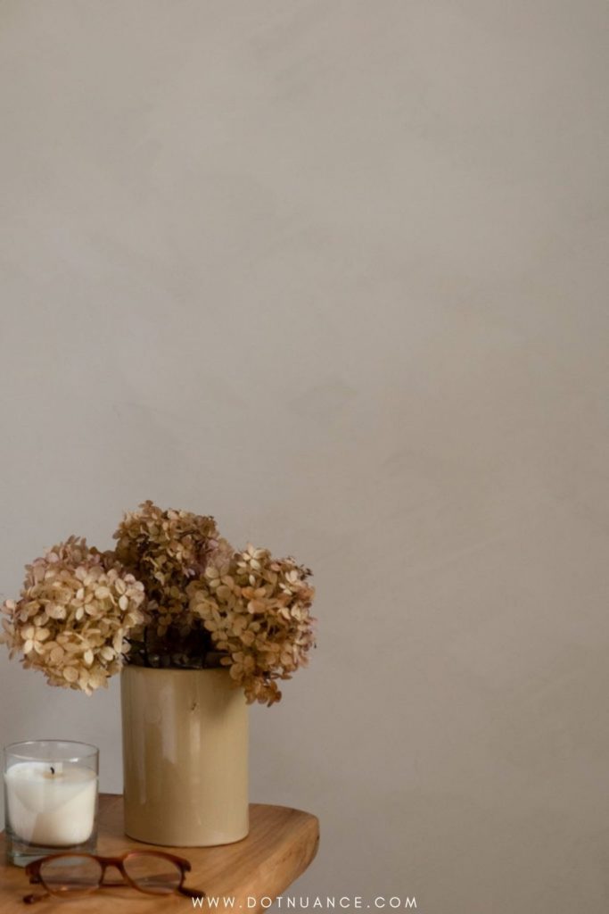 Flower arrangement ideas - dried hydrangea in vase
