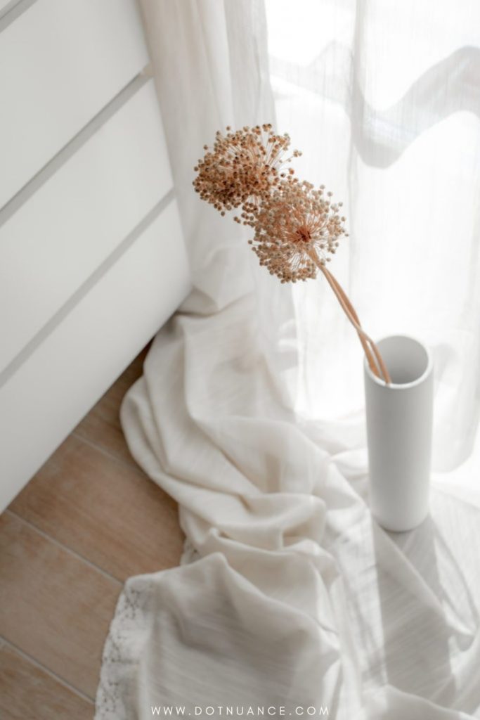 Flower decor ideas - flower in vase on the floor