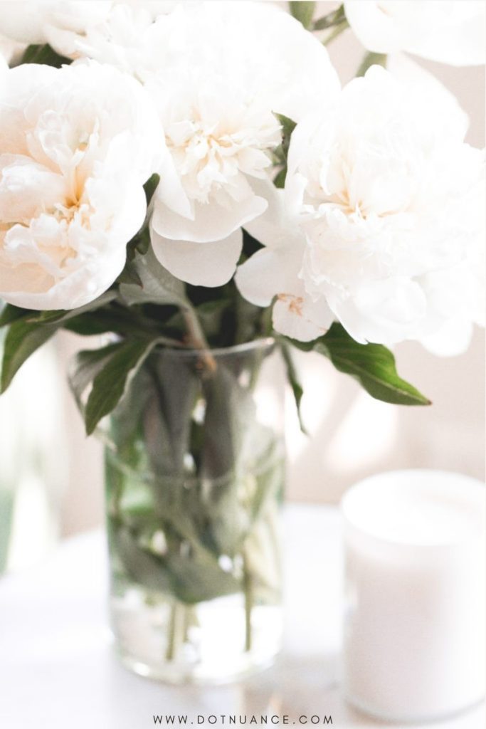 Flower arrangement ideas - white peonies