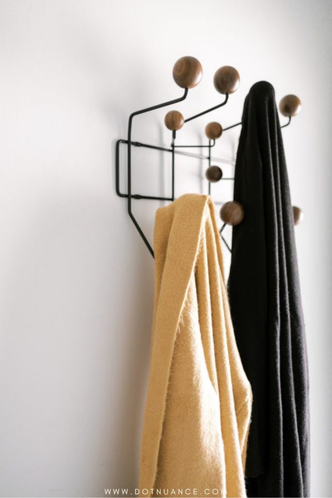 Small Entryway Ideas - wall mounted hooks