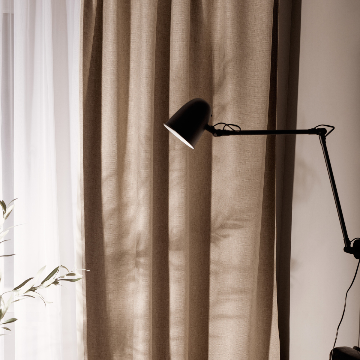 Swing Arm wall lamp