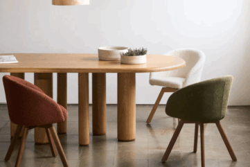 Oval dining table